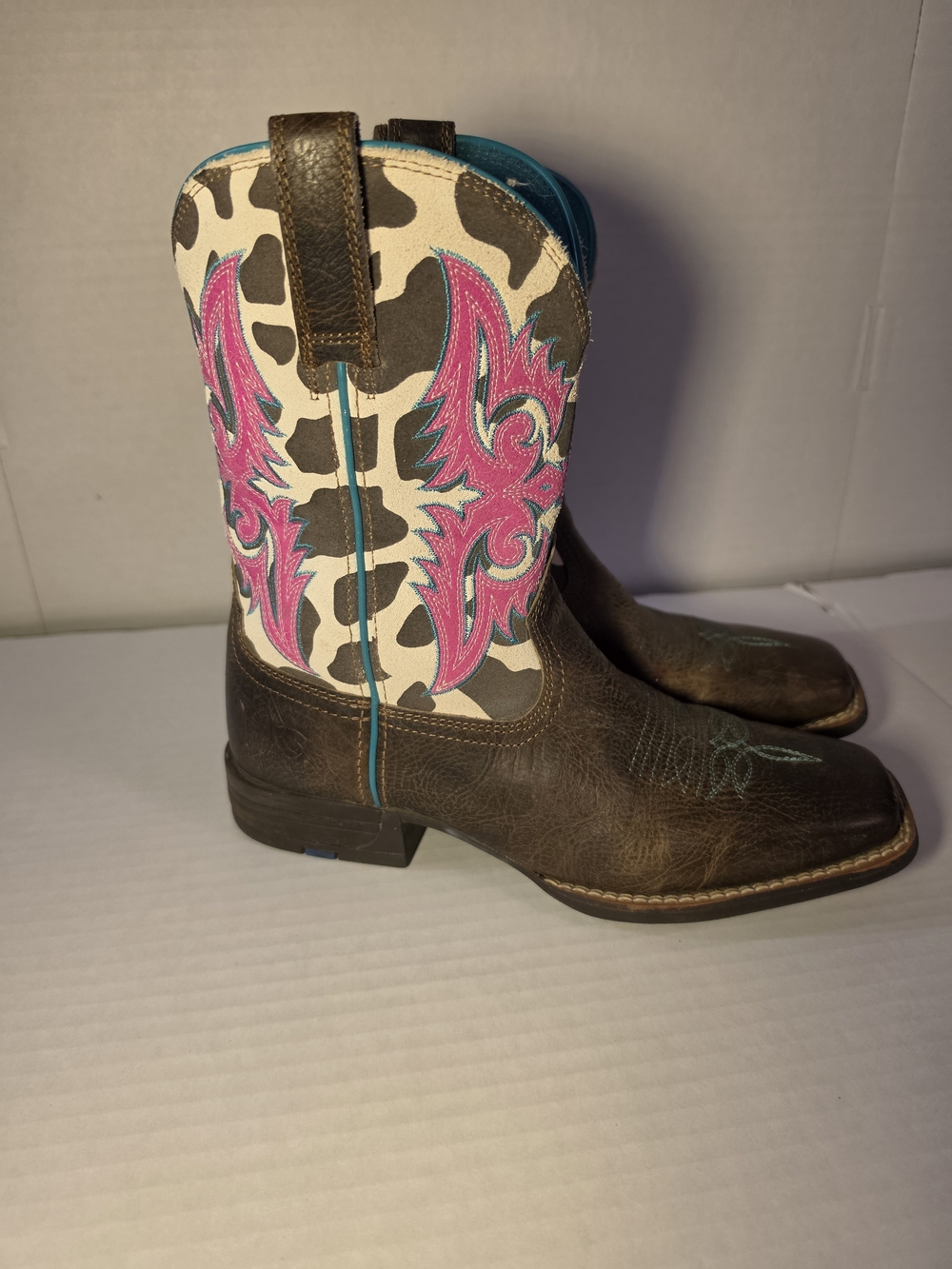 Ariat Brown Leather Cowgirl Boots with Pink Embroidery and Turquoise Trim